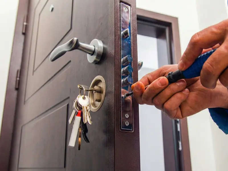 Abertura de porta blindada